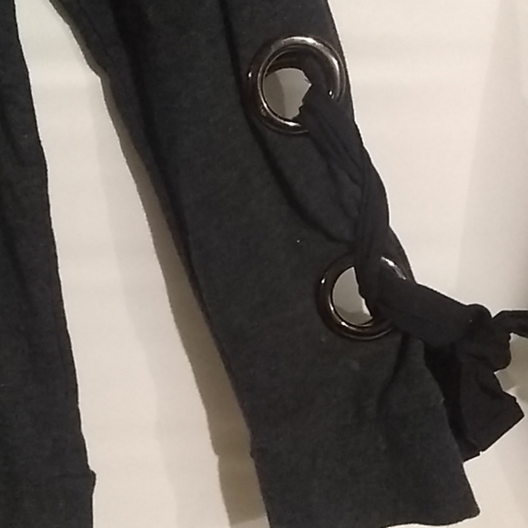 Cable & Gauge Long Sleeve Crewneck - Picture 2 of 4